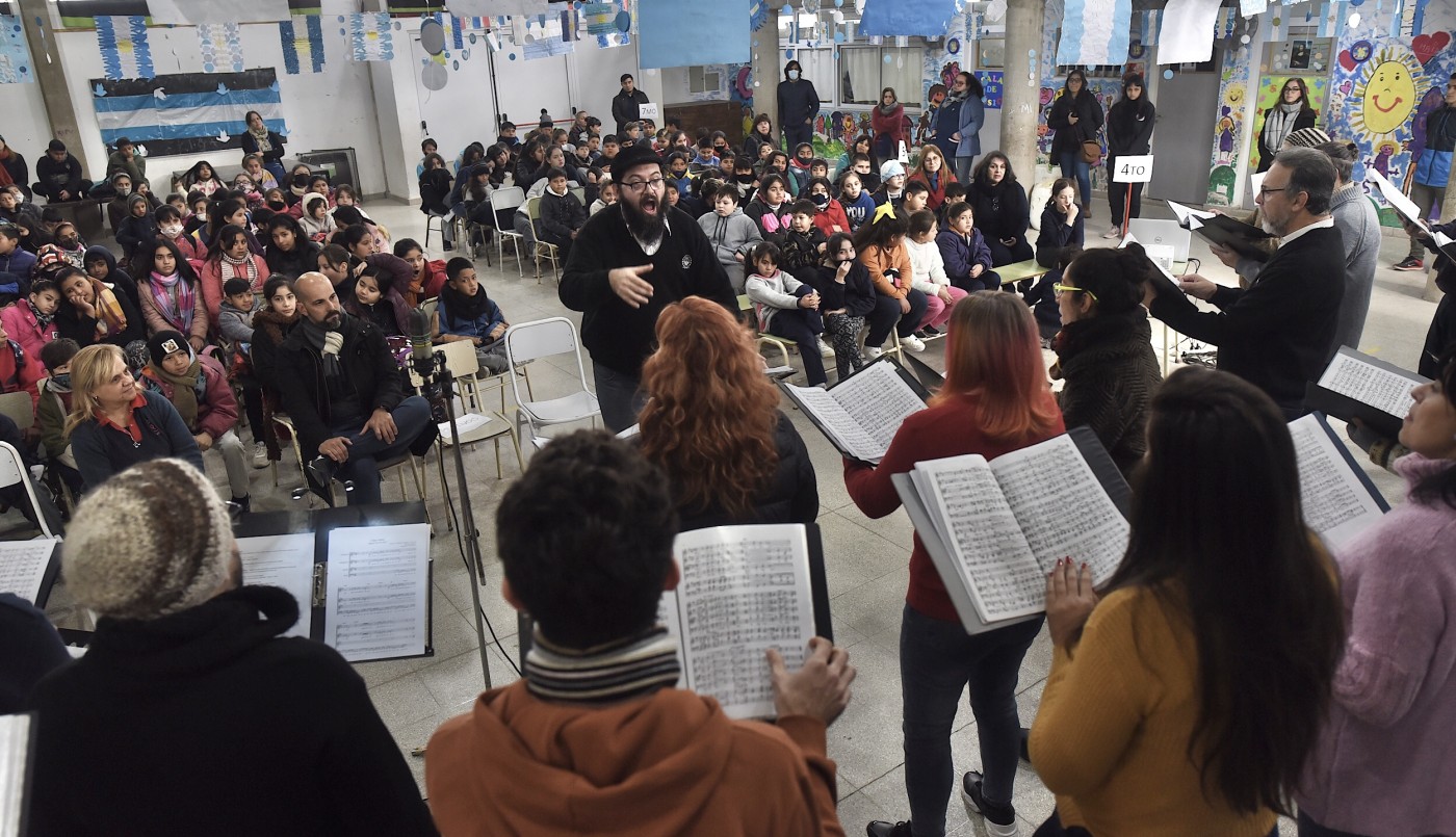 Coro Municipal: De gira por las escuelas, con canciones para las infancias | Información General