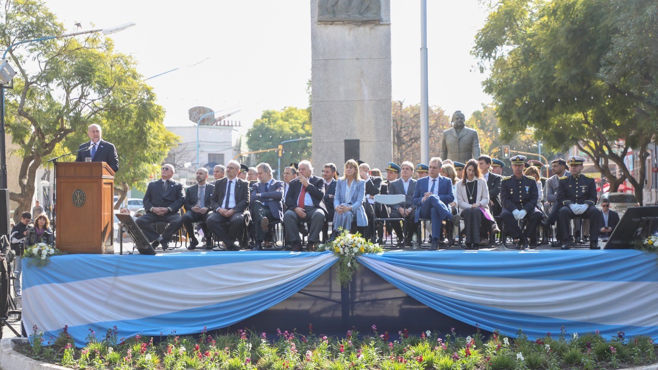 Perotti encabezó el acto por el 206° aniversario de la Independencia Argentina | Noticias