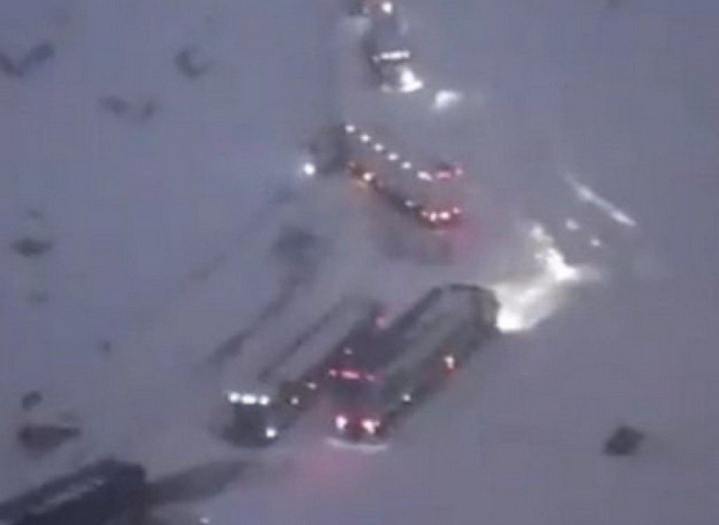 Cientos de autos, camiones y micros varados en alta montaña por la nieve | Nacionales