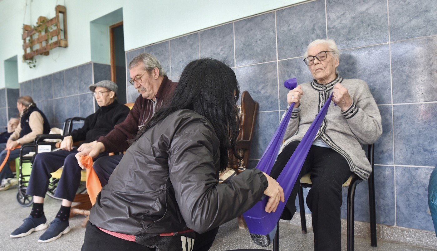 El Imusa realiza visitas a hogares de ancianos destinadas a mejorar aspectos cognitivo | Información General