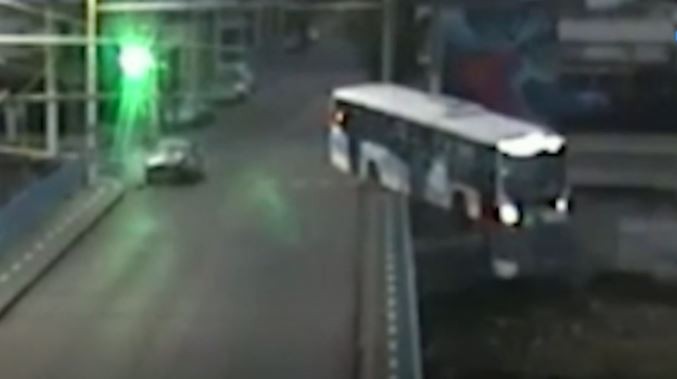 Córdoba: un colectivo cayó al río Suquía tras un chocar con un auto | Nacionales