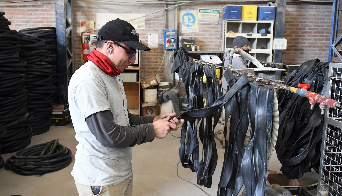 Jaton visitó la firma Caucho Santa Fe | Información General