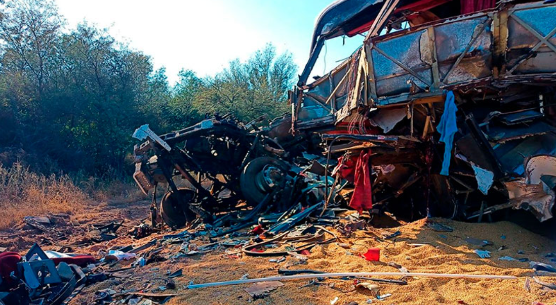 Seis muertos tras un choque entre colectivo y camión en Santiago del Estero | Nacionales