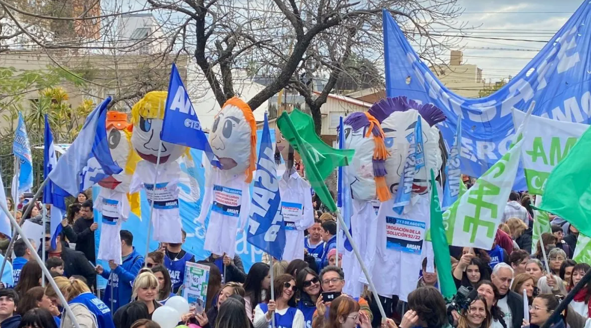 Docentes y médicos reinician los paros y se sumarán los estatales | Noticias