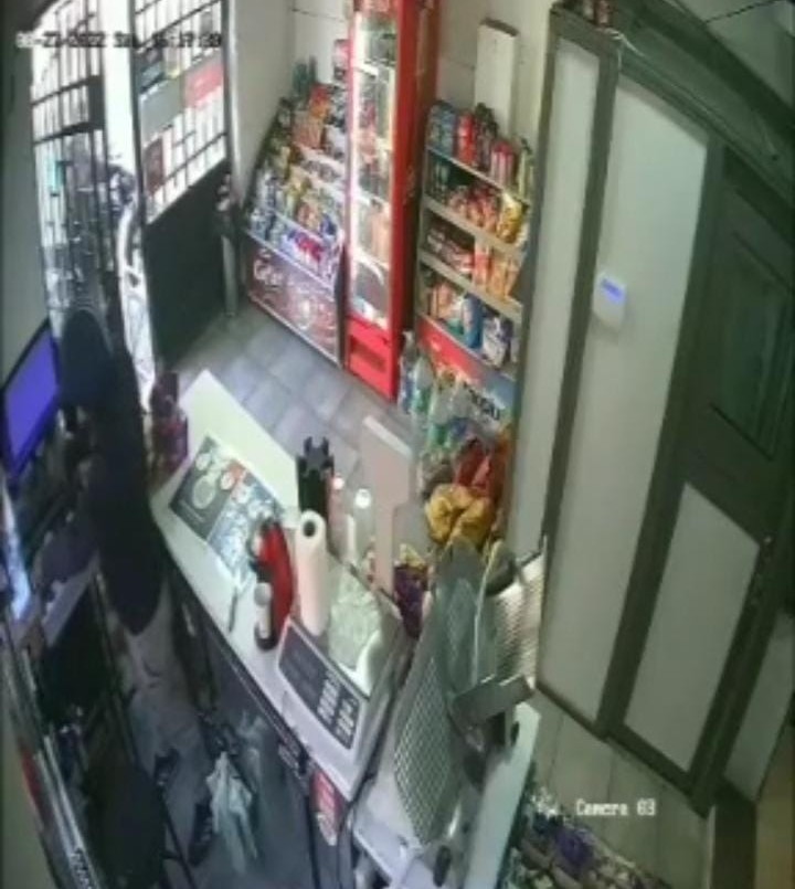 El video del robo en un kiosco en Barrio Mariano Comas | Información General