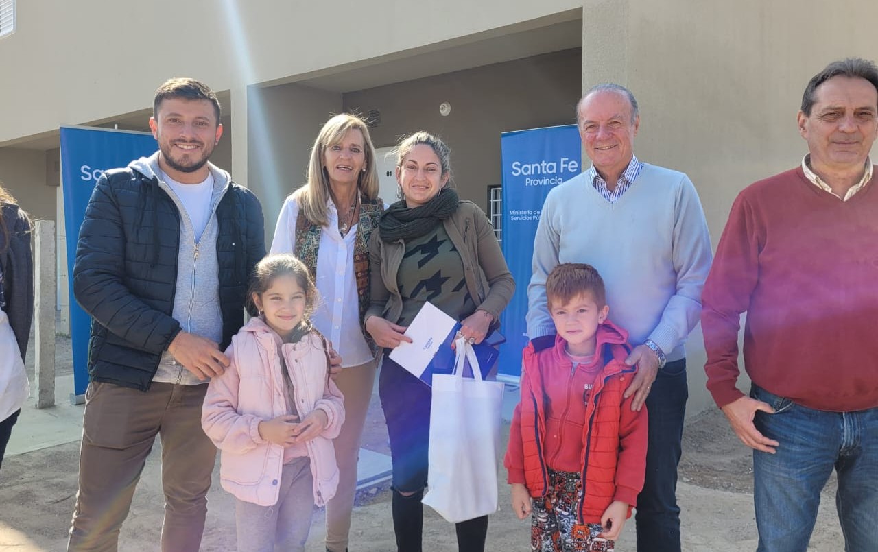 El gobierno de Santa Fe entregó 12 viviendas a familias de barrio Acería | Noticias