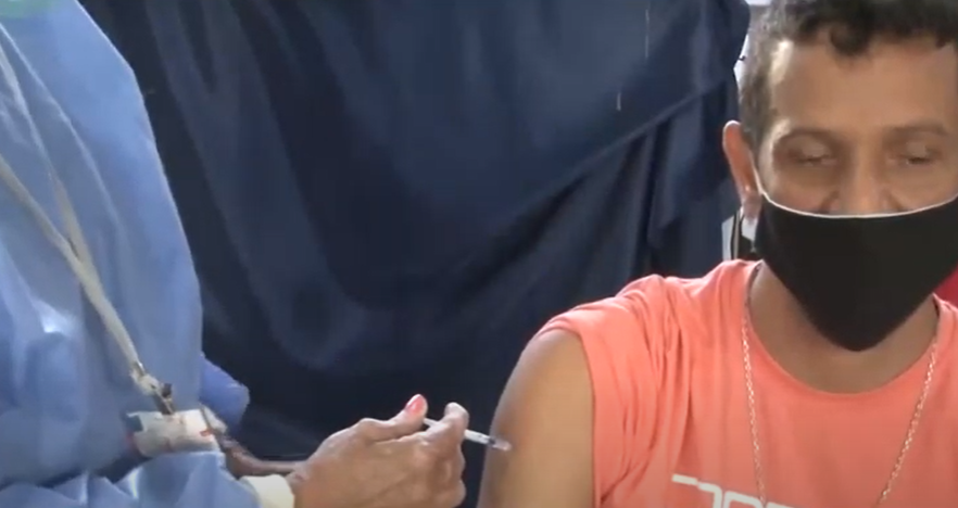 Coronavirus: Se vacuna de manera libre y espontánea este martes | Noticias