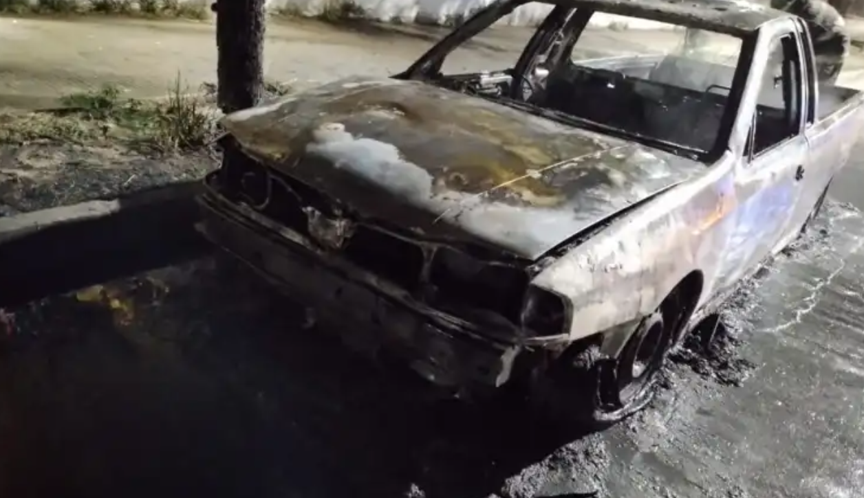 Incendiaron una camioneta en pleno barrio Candioti | Noticias