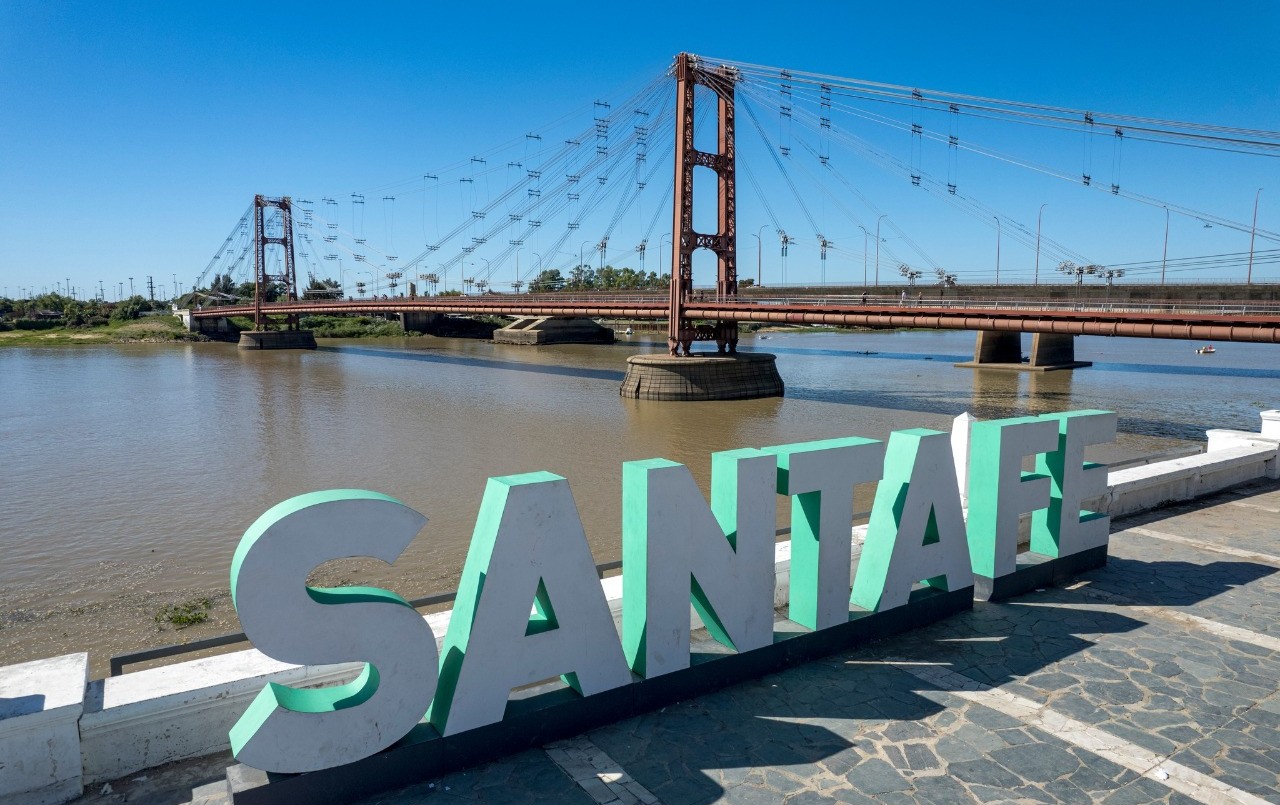 Sábado con cielo algo nublado en la ciudad | Información General