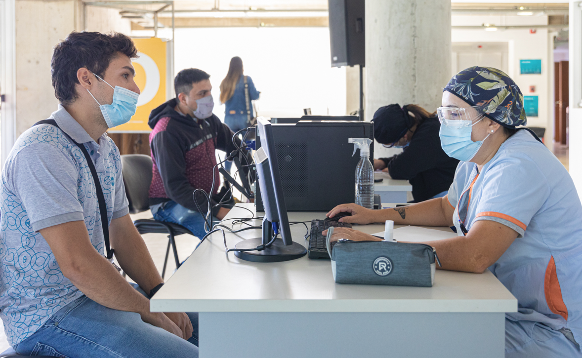 El vacunatorio UNL atiende esta semana en la Facultad de Ingeniería Química | Noticias