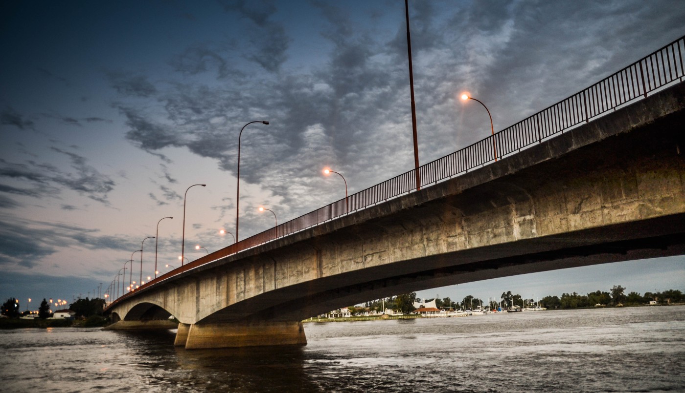 Un accidente en el puente Oroño demoró el tránsito en las rutas 1 y 168 | Noticias