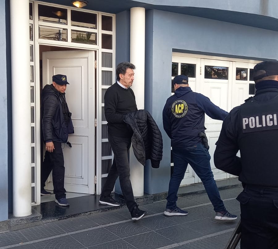 Múltiples allanamientos por las amenazas de los barras al plantel de Colón | Noticias