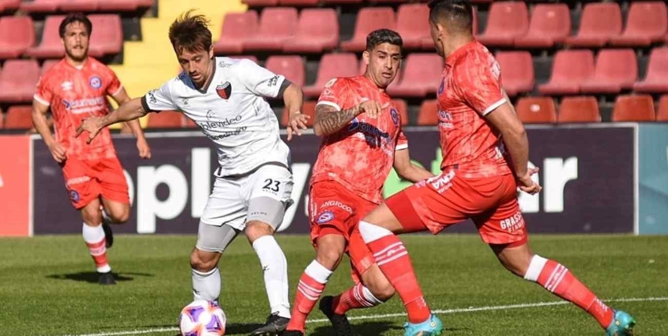 Lunes negro para Colón: sin público, cayó por goleada frente a Argentinos | Deportes