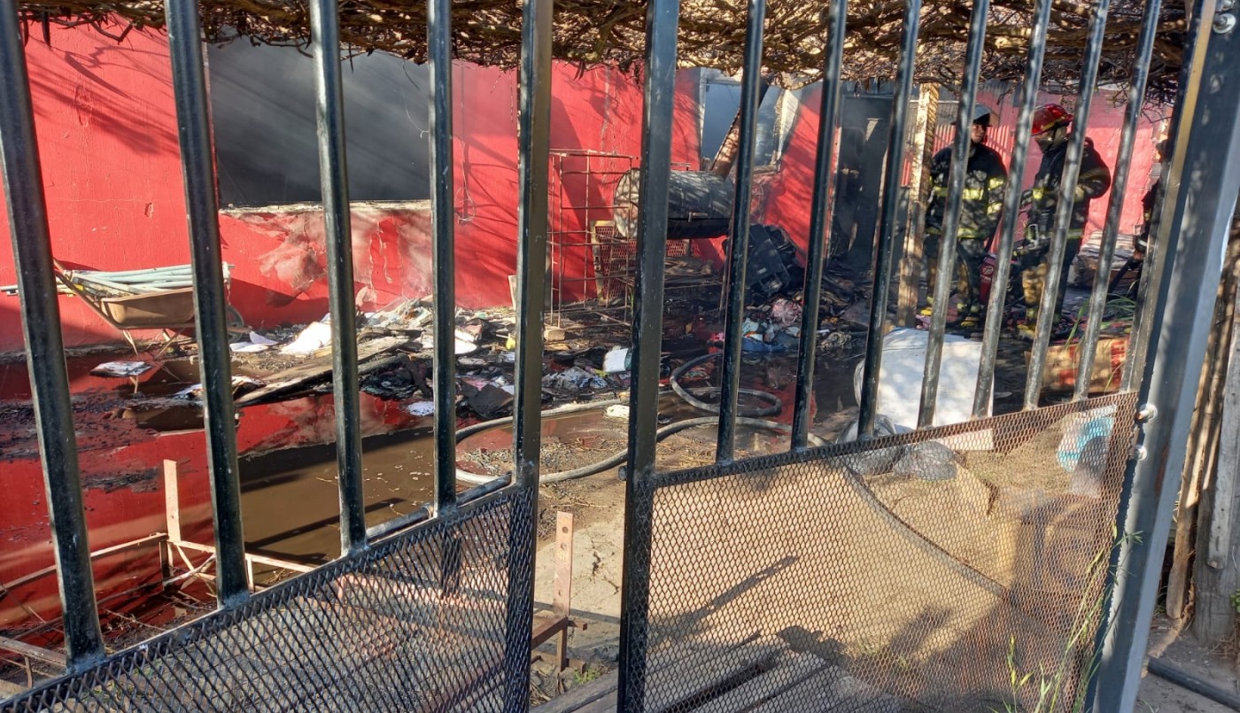 Se incendió una vivienda en Candioti Norte y una mujer resultó herida | Noticias