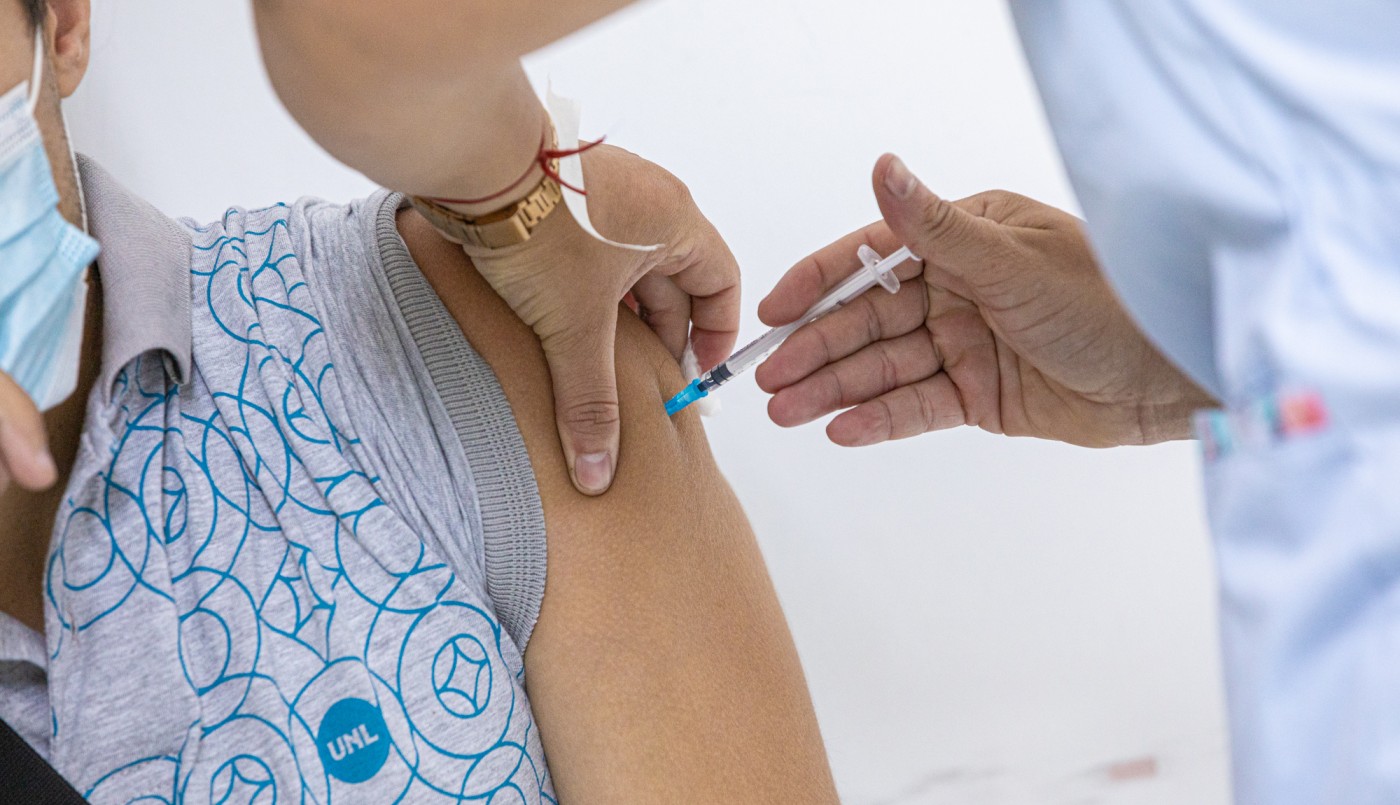 Con sede en FIQ, continúa la atención del vacunatorio UNL | Noticias