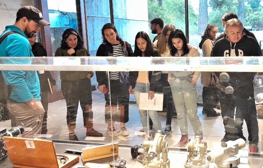 Artistas y estudiantes de arquitectura compartieron una jornada de dibujo y pintura en el Túnel Sublfluvial | Información General