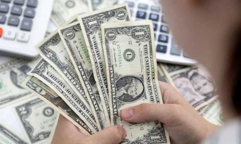 El dólar blue cerró la semana en alza a $289 | Información General