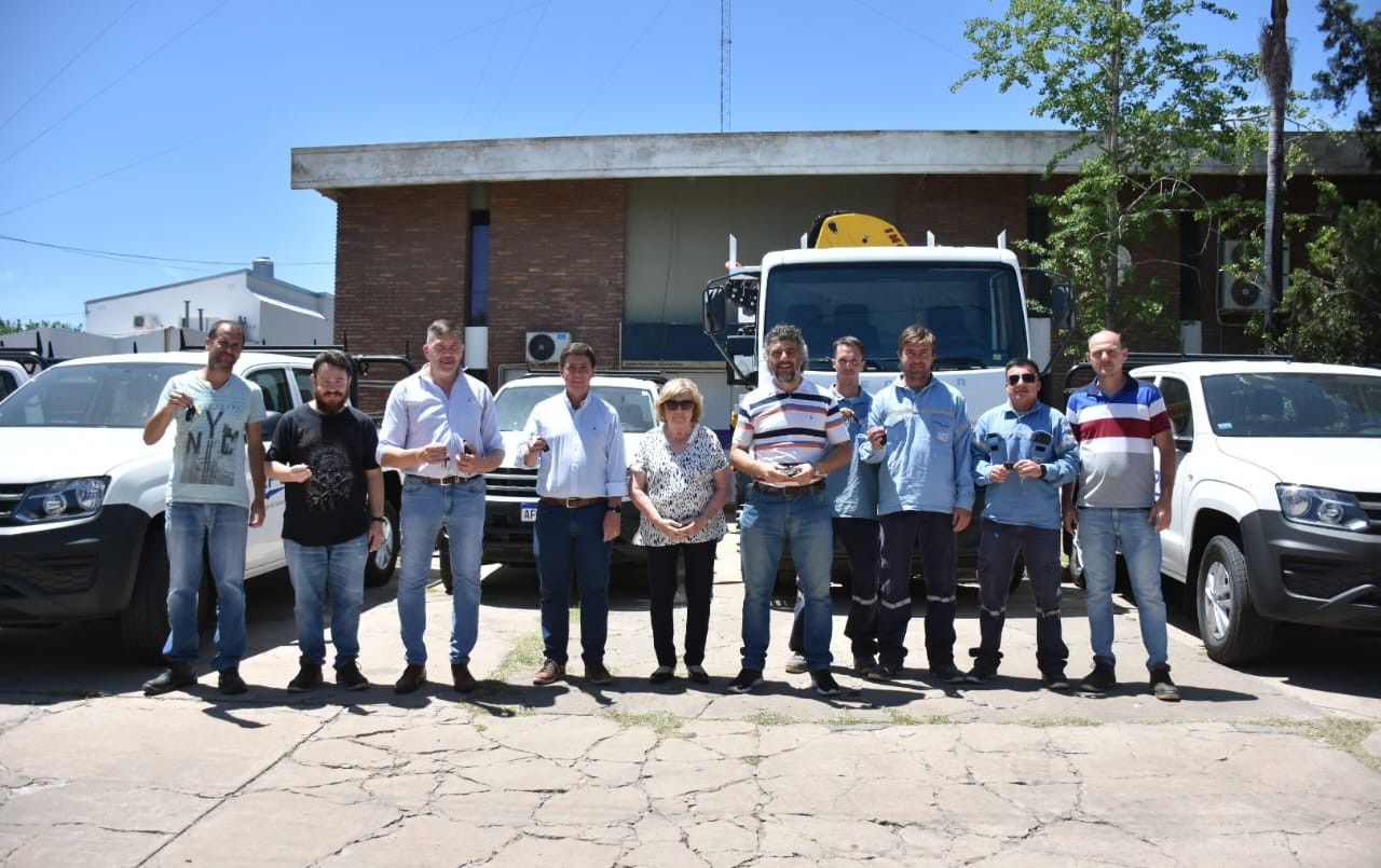 Entregaron vehículos para reforzar el servicio eléctrico en la provincia | Noticias