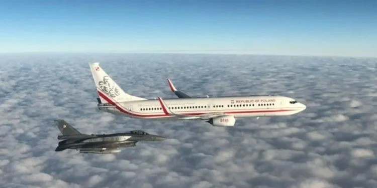 Polonia viajó a Qatar escoltada por dos aviones de guerra | Deportes