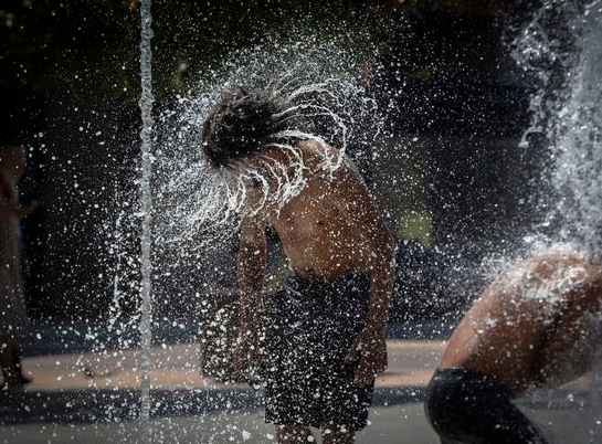 La ciudad sigue en alerta naranja por las altas temperaturas | Información General