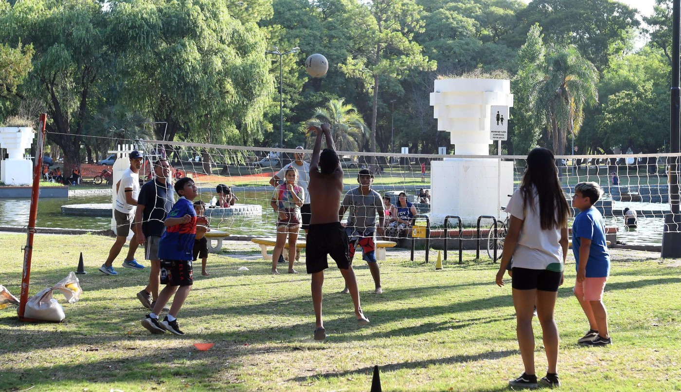 Deporte, juegos y música para pasar el verano en los espacios públicos de la ciudad | Información General