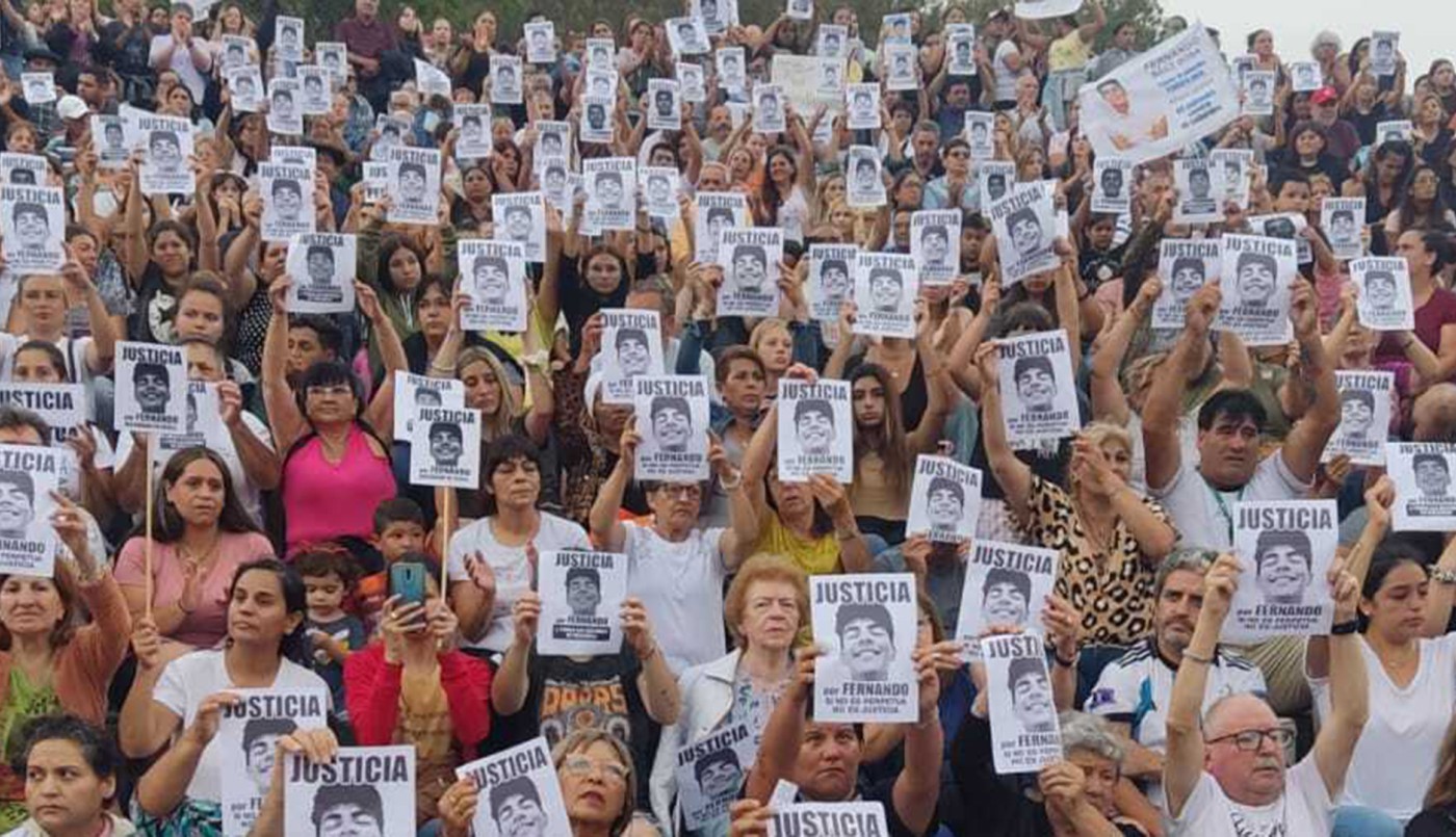 Una multitud acompaña a Graciela y Silvino Báez Sosa en el homenaje a Fernando en Dolores | Nacionales