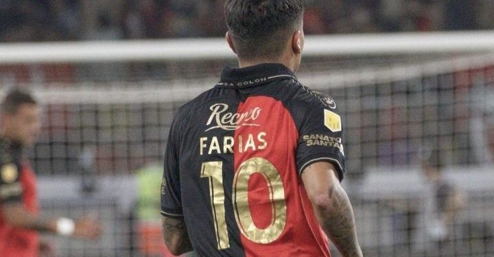 Farías se quedaría con la "10" que dejó vacante el Pulga | Deportes