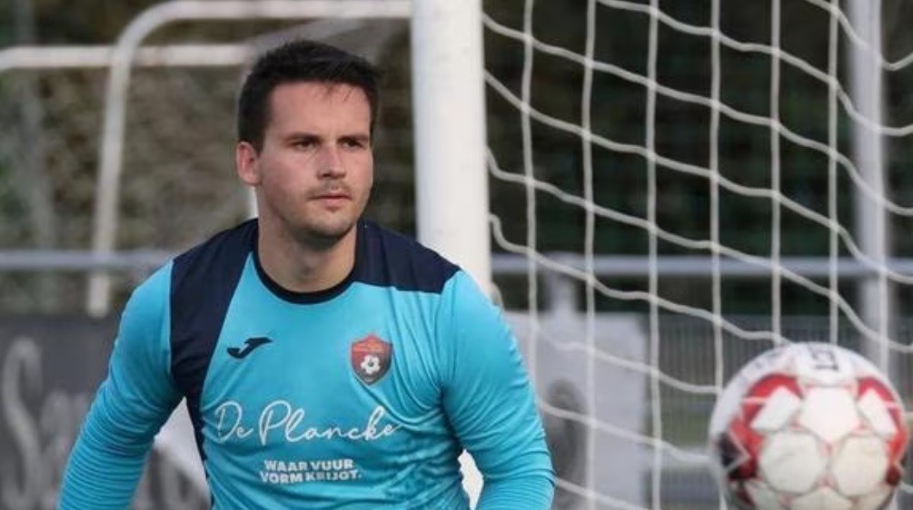 Tras atajar un penal, el arquero se desplomó y murió en la cancha | Deportes