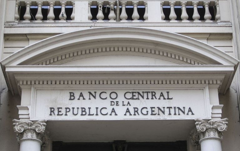 El Banco Central vendió US$ 470 millones esta semana y el dólar Qatar superó los $ 400 | Nacionales