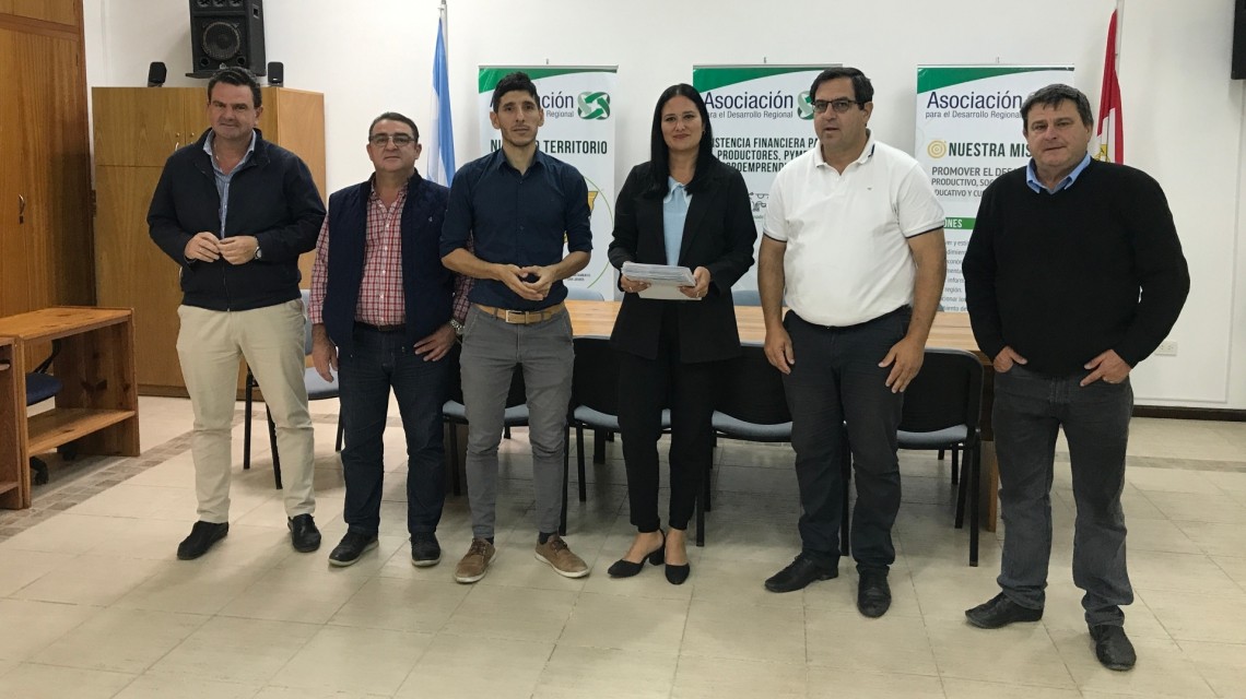 La Provincia entregó aportes a pequeños productores apícolas del norte provincial | Noticias