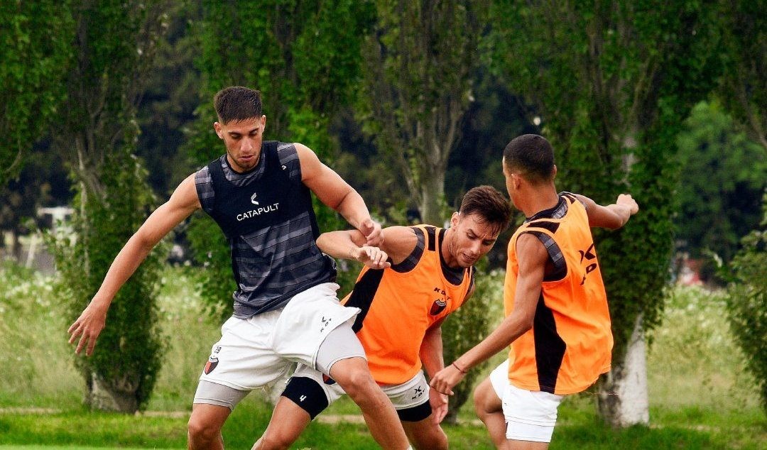 En su primera práctica como DT de Colón, Gorosito paró un equipo pensando en Huracán | Deportes