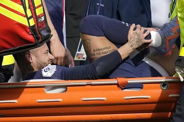 Neymar se perderá el resto de la temporada por una operación en el tobillo derecho | Deportes