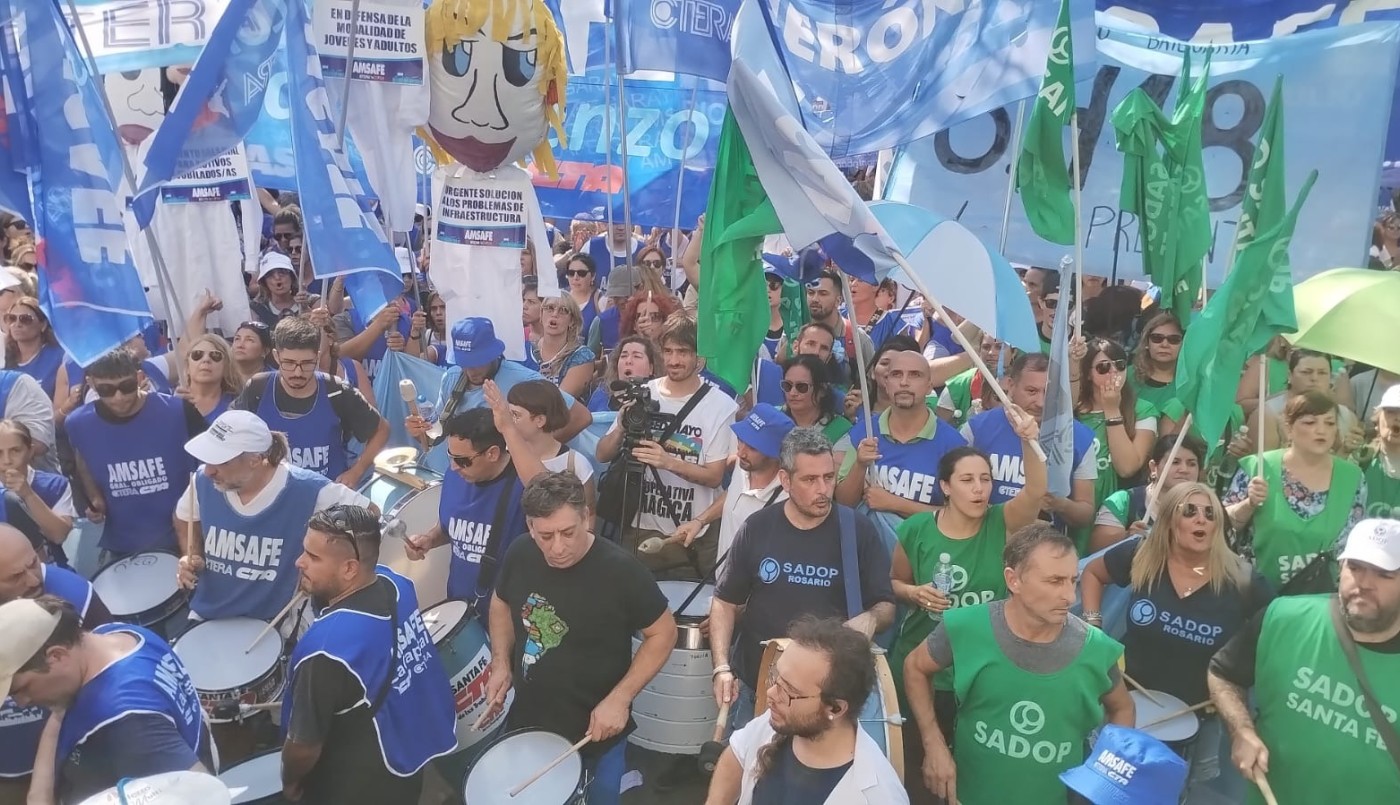 Docentes privados resuelven este lunes si aceptan la propuesta del gobierno | Información General