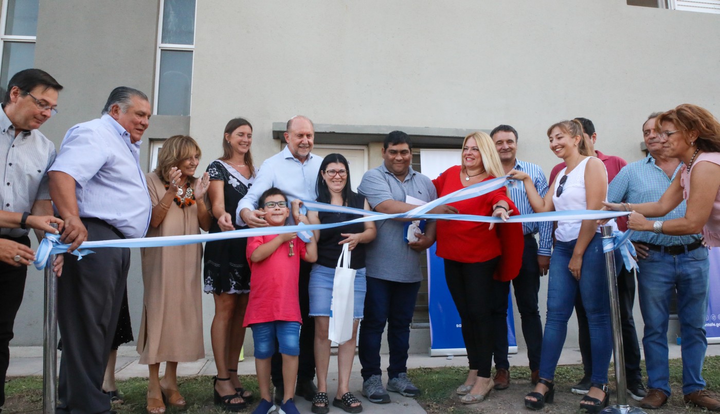 El gobernador Omar Perotti inauguró 20 viviendas en la ciudad de Ceres | Noticias