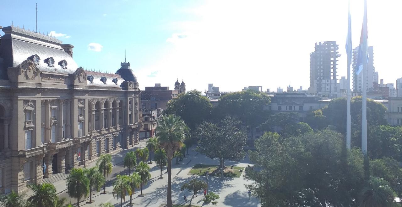 Sábado con cielo despejado y temperatura agradable en la ciudad | Información General