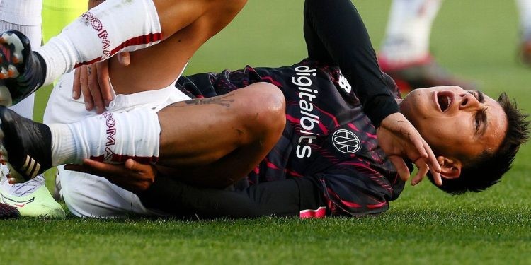 Dybala se retiró lesionado de la derrota de la Roma ante Feyenoord por los cuartos de final de la Europa League | Deportes