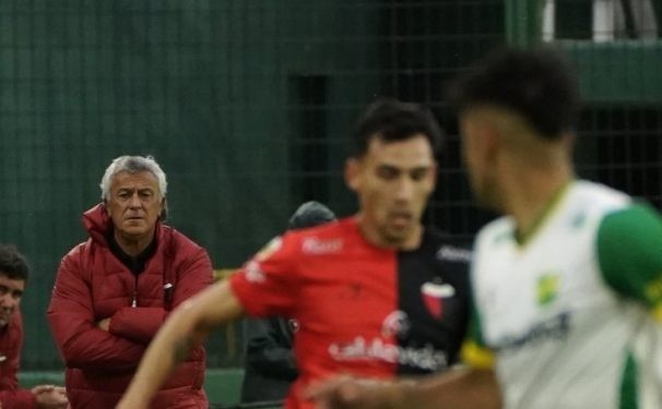 Tras su primera derrota como DT de Colón, Gorosito pidió "mantener los pies sobre la tierra" | Deportes