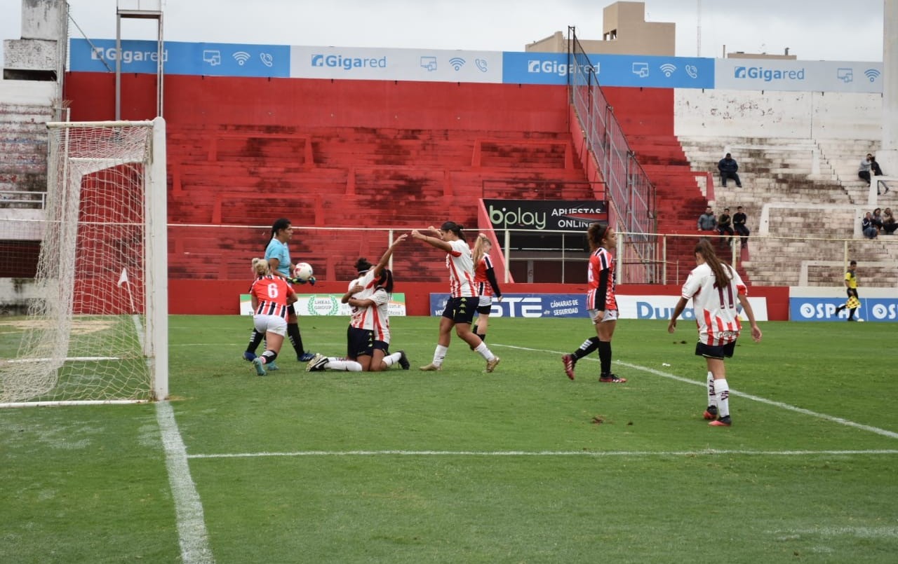 Fútbol femenino: Unión goleó a Chacarita y sigue arriba | Deportes