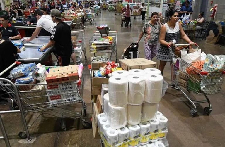 Por la devaluación del peso argentino, los chilenos "invaden" los supermercados mendocinos | Nacionales