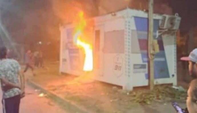 Rafael Castillo: tras el crimen de una chica de 25 años vecinos incendiaron una garita policial | Nacionales
