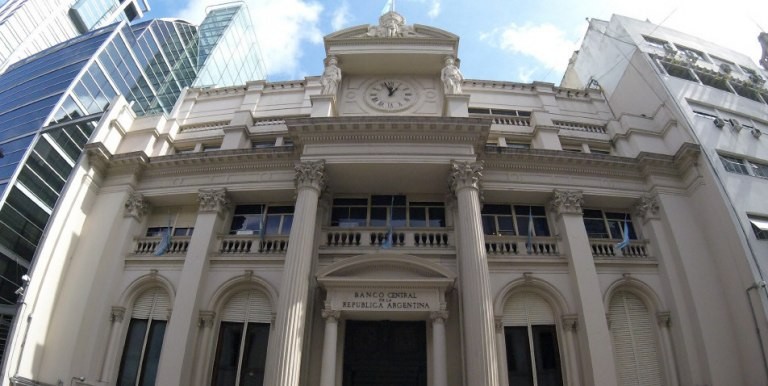 El BCRA aplica nuevas restricciones para el pago de deudas en dólares de las provincias | Nacionales