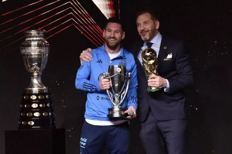 El presidente de la Conmebol expresó su deseo de tener a Messi: "La Copa Libertadores te espera siempre" | Deportes