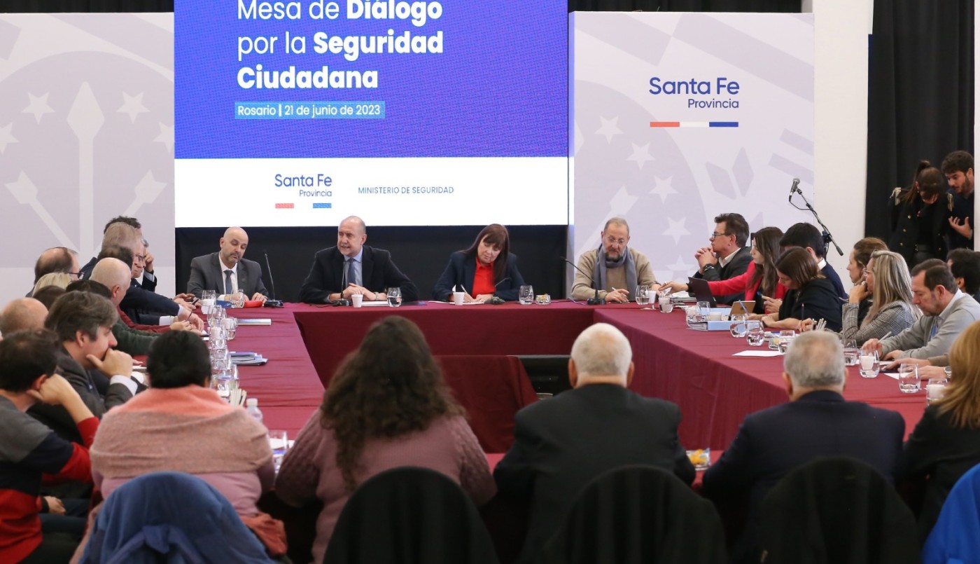 Reunión por seguridad en Rosario: expuso Brilloni y hubo intercambio con precandidatos | Información General