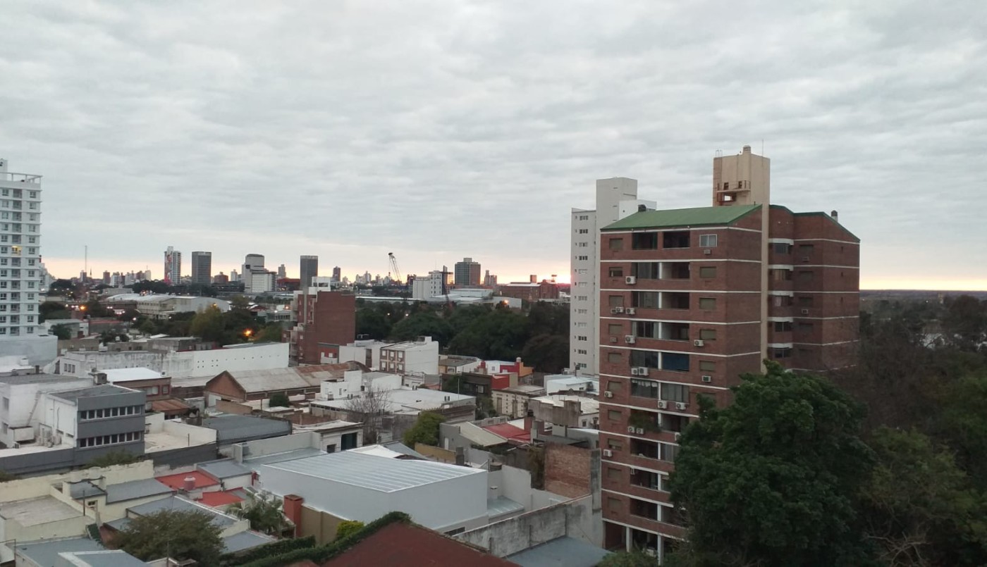 Domingo patrio, fresco y con cielo cubierto en Santa Fe | Información General