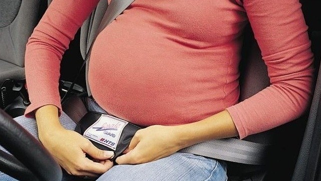 Cómo deben colocarse el cinturón de seguridad las mujeres embarazadas | Información General