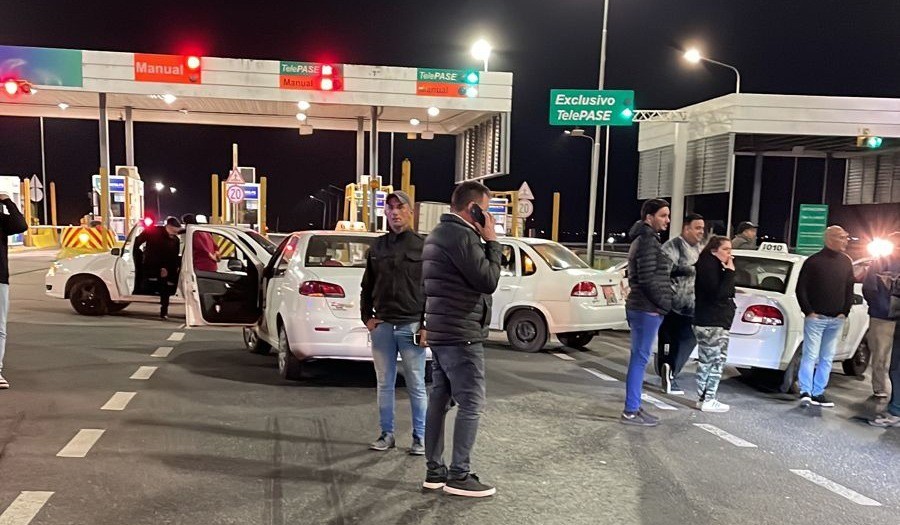 San Lorenzo: taxistas cortaron la autopista en reclamo de seguridad | Información General