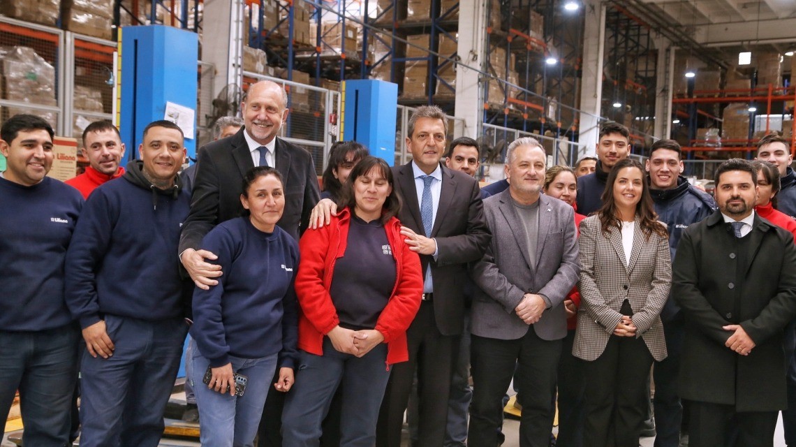 Perotti y Massa recorrieron la planta de la empresa de electrodomésticos Liliana | Información General