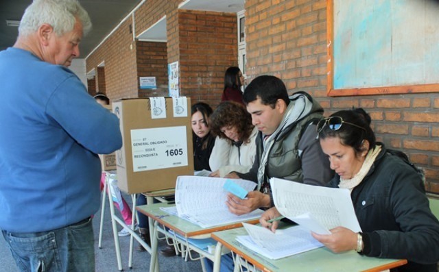 Este viernes comienza el pago a las autoridades de mesa de las Paso provinciales | Información General