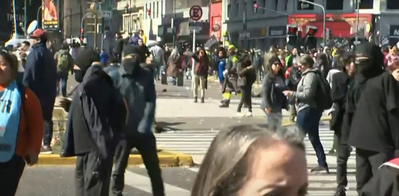 Tensión: incidentes en el Obelisco en la marcha por la muerte de un manifestante | Nacionales