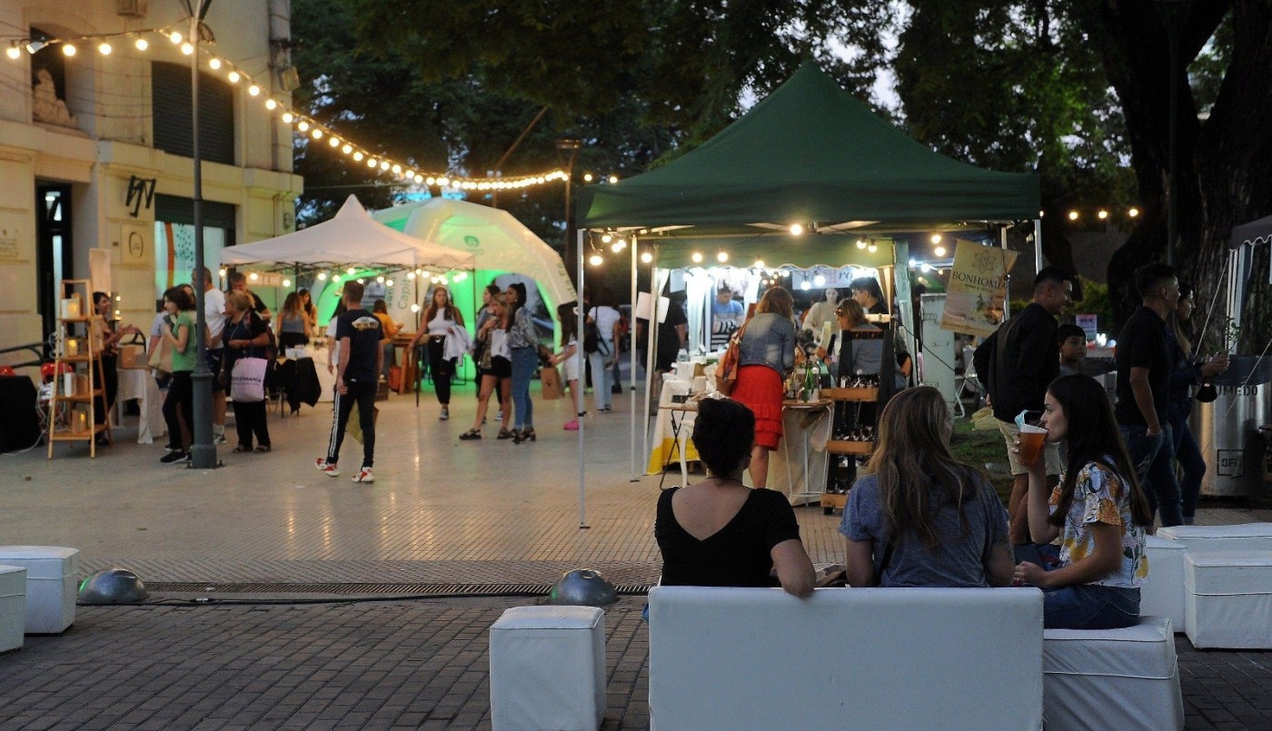 Expo Capital Activa: emprendimientos y gastronomía en la plazoleta Blandengues | Información General